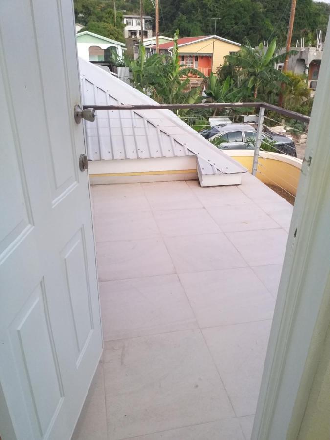 Caribbean Gem Apartment Saint James Bagian luar foto